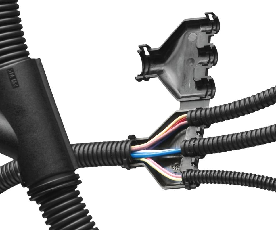 Y-snap-lock connector